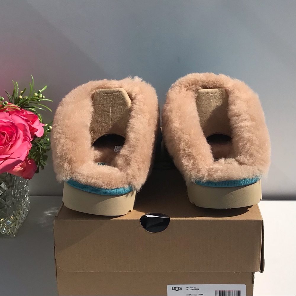 UGG Cluggette Slippers - Picture 7 of 9